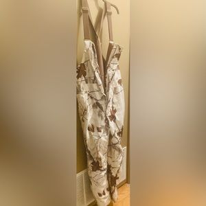 “Redhead ” Hunters overalls Preowned Women’s White Camo overalls Size L